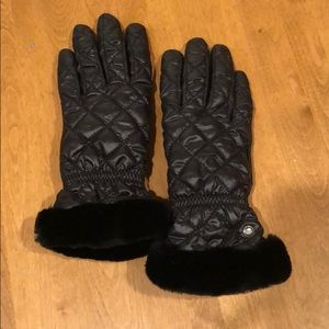 UGG black gloves, never used